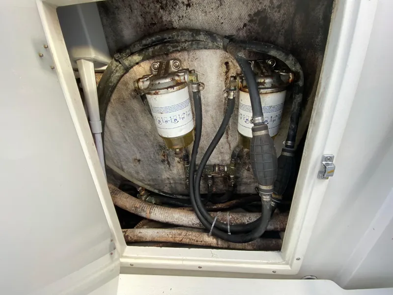 Slide: The Image of Contender 35 Express Side Console 1998 - 79