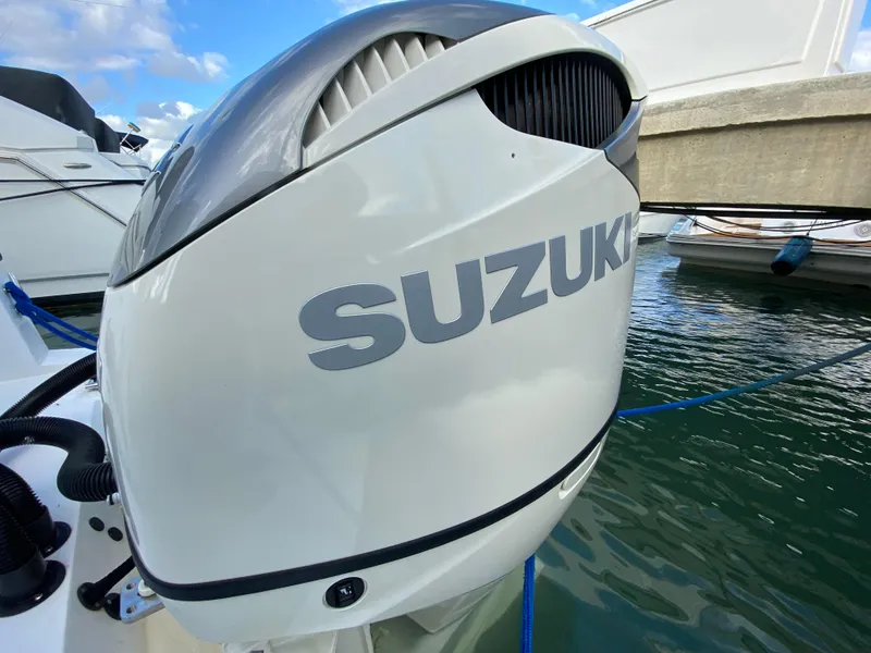 Slide: The Image of Contender 35 Express Side Console 1998 - 91