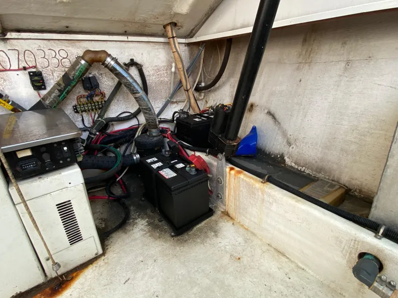 Slide: The Image of Contender 35 Express Side Console 1998 - 95