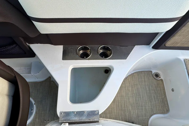 Slide: The Image of Interior of a 2019 Cobalt R3 boat showing cup holders and storage compartment. - 18