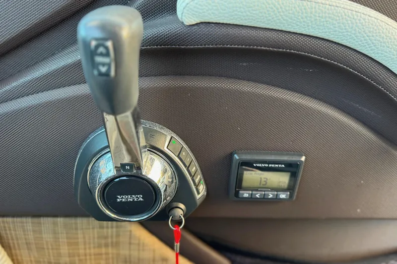 Slide: The Image of Volvo Penta throttle control and display in 2019 Cobalt R3 boat cockpit. - 31