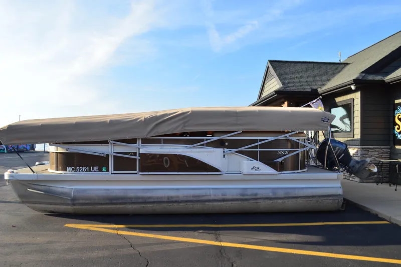 The Image of 2018 Bennington 21 SSRX pontoon boat parked near a building, side view. - 0