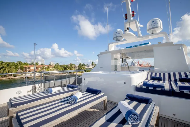 Slide: The Image of Luxurious 2009 Horizon Model Tri-Deck yacht with sun loungers and clear blue sky. - 46