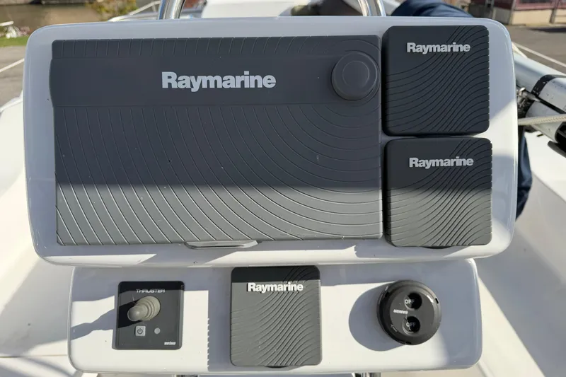 Slide: The Image of Raymarine navigation equipment on 2003 Hunter 44 Deck Salon yacht dashboard. - 52