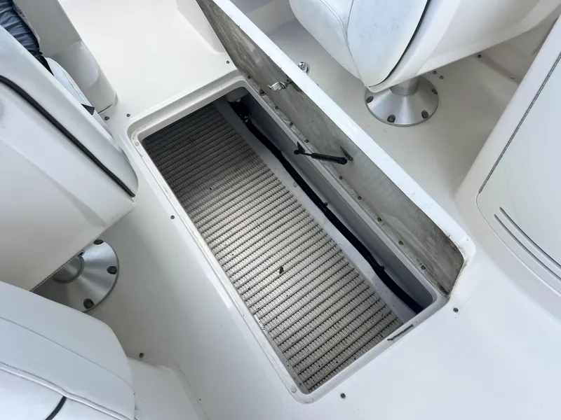 Slide: The Image of Sea Ray 270 SLX 2008 - 8