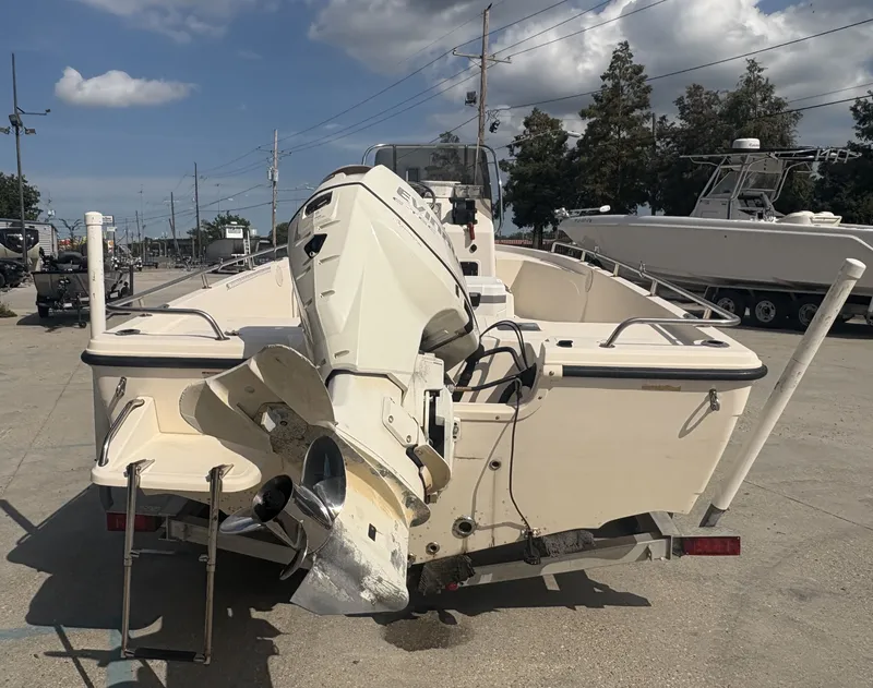 Slide: The Image of Key West 186 Center Console 2005 - 5