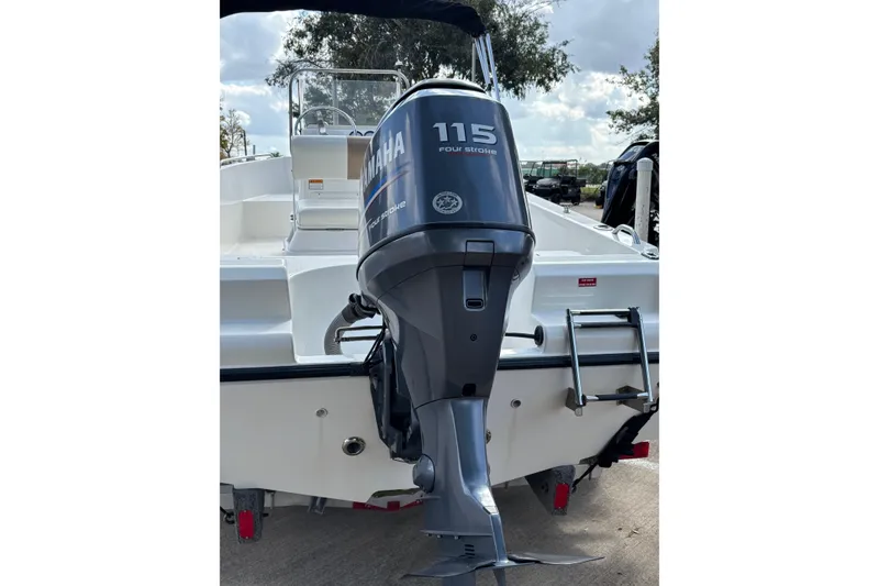 Slide: The Image of 2004 Century 1800 Center Console boat with Yamaha 115 four-stroke engine. - 6