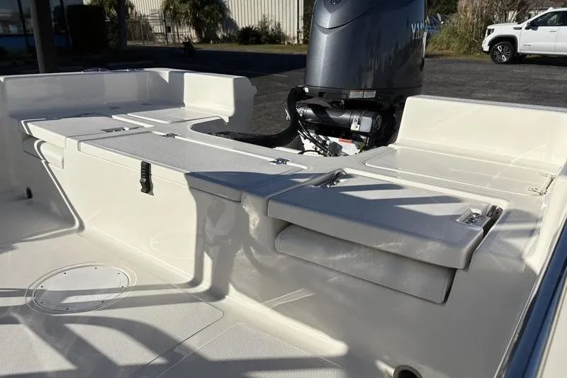 Slide: The Image of 2026 Bulls Bay 2200 XS boat interior with Yamaha outboard motor. - 8