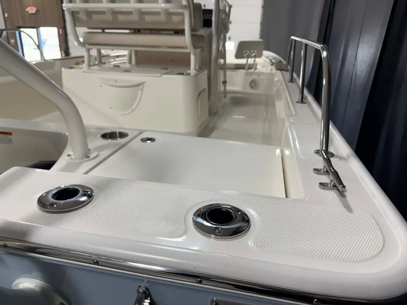 Slide: The Image of Boston Whaler 210 Montauk 2026 - 17