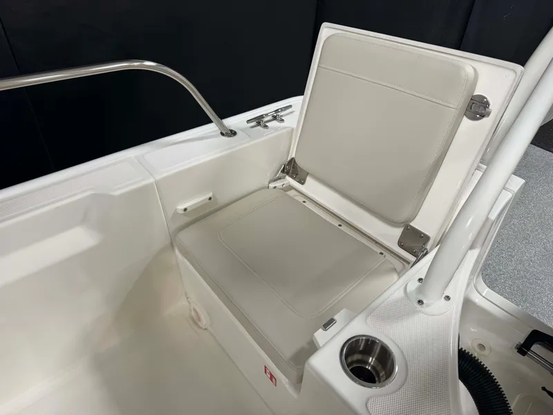 Slide: The Image of Boston Whaler 210 Montauk 2026 - 20