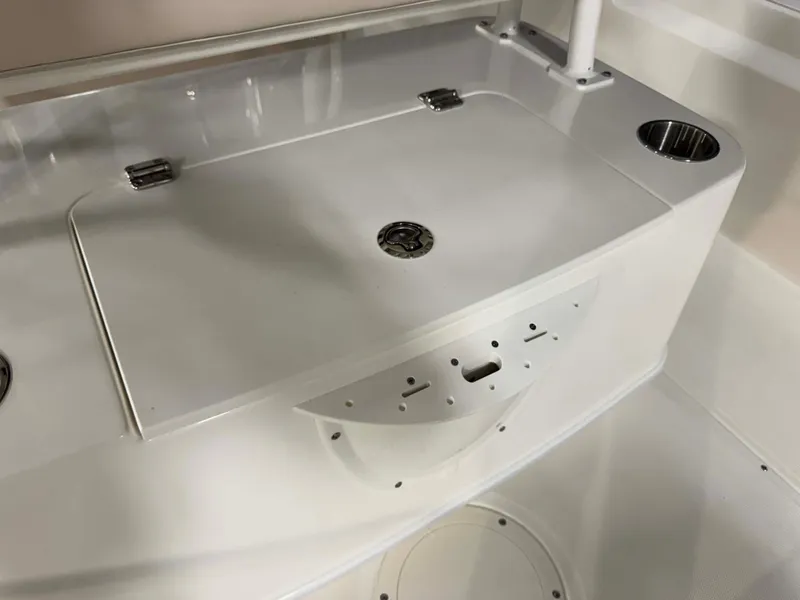 Slide: The Image of Boston Whaler 210 Montauk 2026 - 25