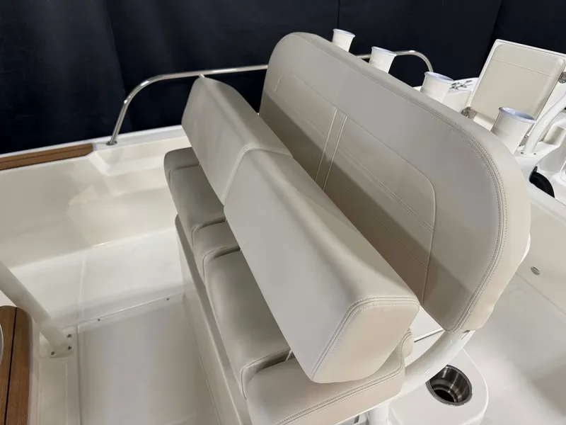 Slide: The Image of Boston Whaler 210 Montauk 2026 - 28