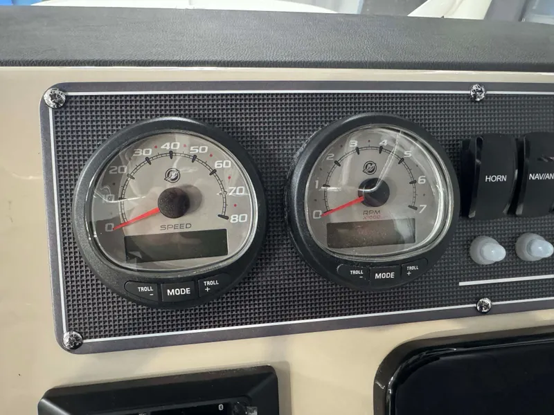 Slide: The Image of Boston Whaler 210 Montauk 2026 - 33