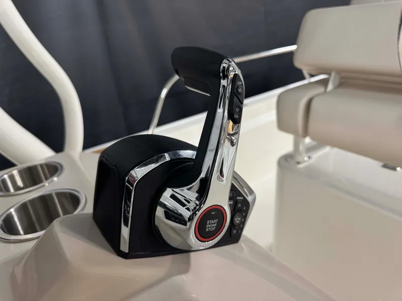 Slide: The Image of Boston Whaler 210 Montauk 2026 - 37