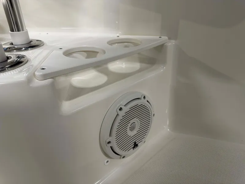 Slide: The Image of Boston Whaler 210 Montauk 2026 - 49