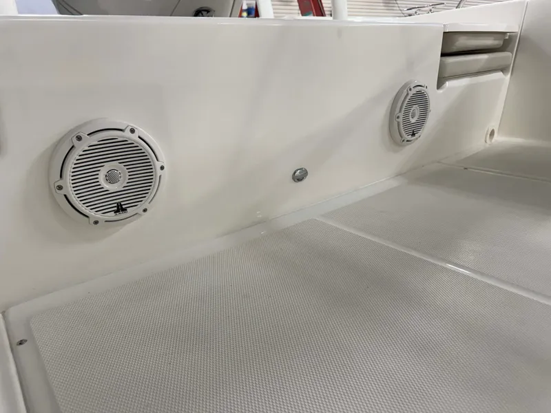 Slide: The Image of Boston Whaler 210 Montauk 2026 - 53