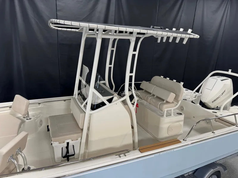 Slide: The Image of Boston Whaler 210 Montauk 2026 - 7