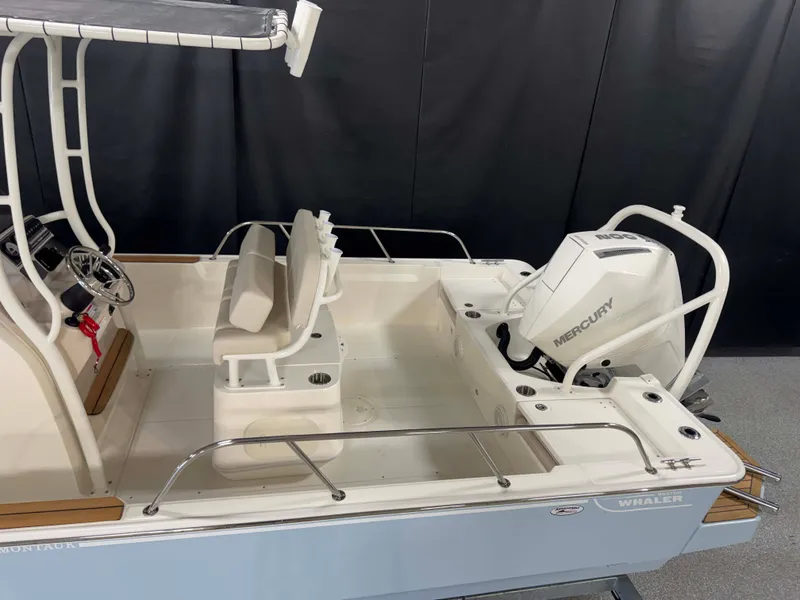 Slide: The Image of Boston Whaler 210 Montauk 2026 - 9