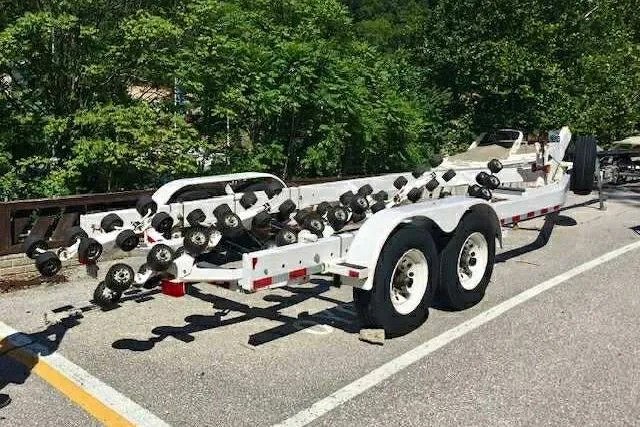 Slide: The Image of Boat trailer for 1999 Bayliner 2855 Ciera, parked on a sunny road. - 17