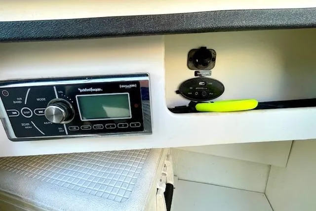 Slide: The Image of Control panel of a 2014 Sea Ray 260 Sundeck boat with stereo system and USB port. - 20