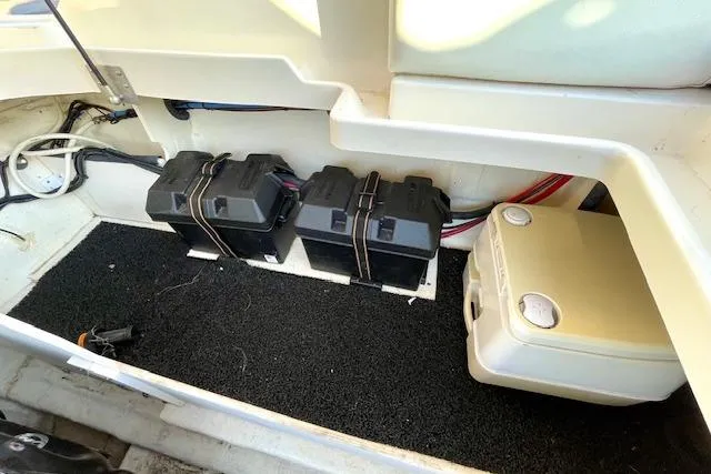 Slide: The Image of 2014 Sea Ray 260 Sundeck battery compartment with storage and wiring. - 28