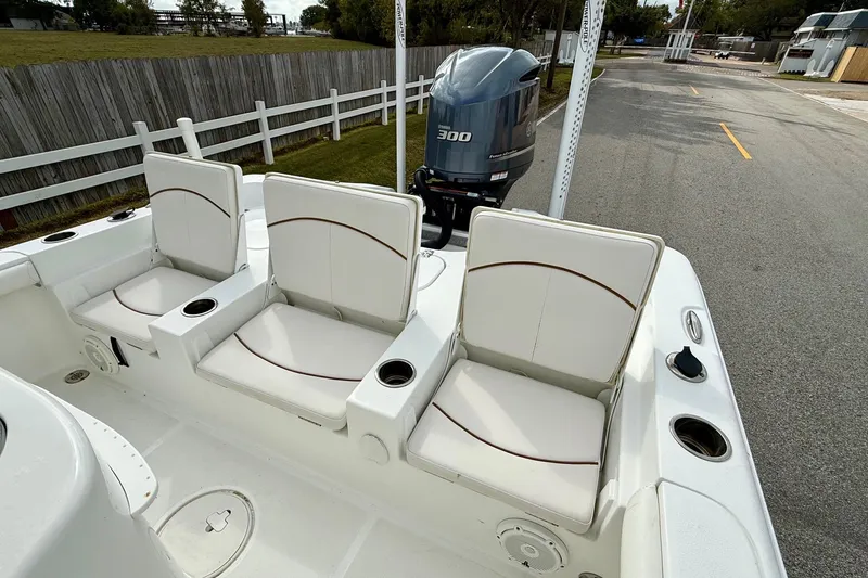 Slide: The Image of 2021 Sea Hunt BX 25 FS boat with Yamaha 300 engine, featuring comfortable seating. - 7