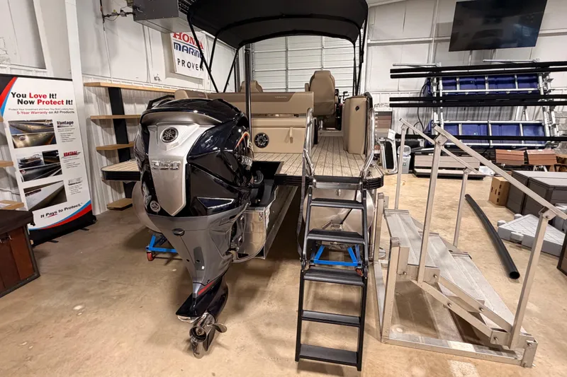 Slide: The Image of 2026 Veranda VR 265 VL pontoon boat with powerful outboard motor in a showroom. - 4