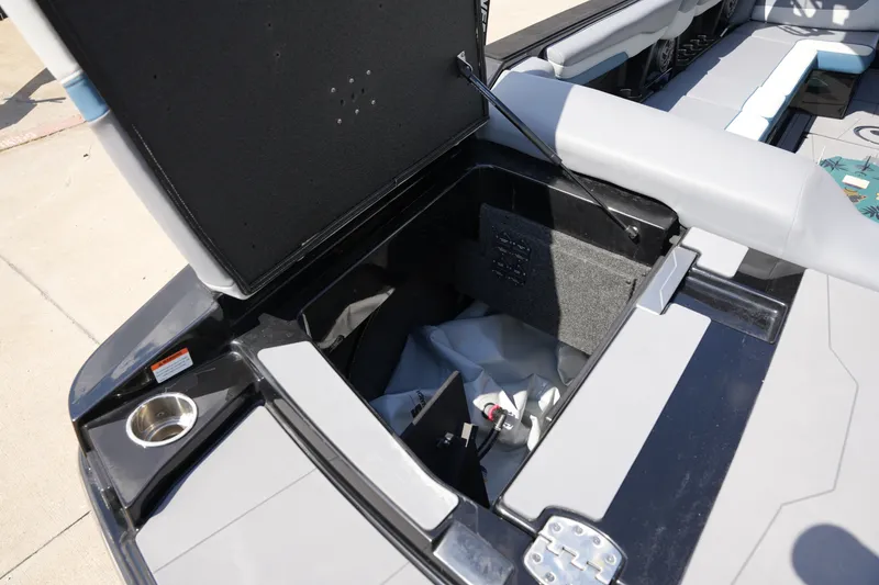 Slide: The Image of Axis T250 2023 - 9