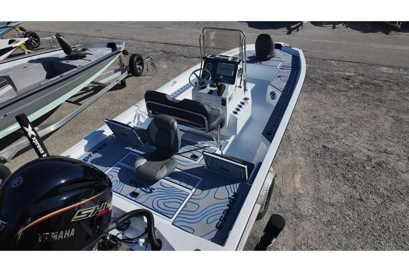 Slide: The Image of 2026 Xpress H22B Bay boat with Yamaha engine, featuring modern design and advanced navigation system. - 5