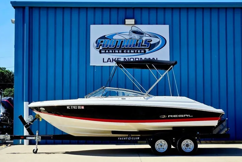 The Image of 2006 Regal 2000 boat on trailer at Foothills Marine Center, Lake Norman. - 0