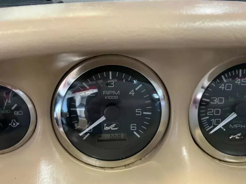 Slide: The Image of Sea Ray 230 Bow Rider 2000 - 17