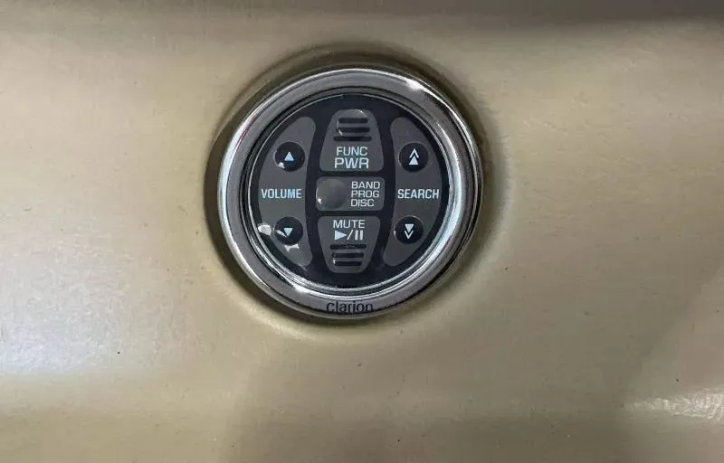 Slide: The Image of Sea Ray 230 Bow Rider 2000 - 19