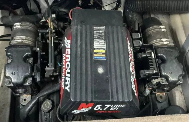 Slide: The Image of Sea Ray 230 Bow Rider 2000 - 20