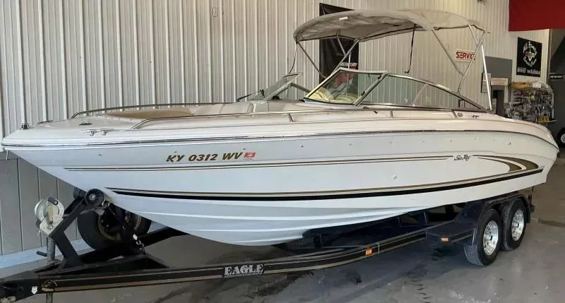 Slide: The Image of Sea Ray 230 Bow Rider 2000 - 4