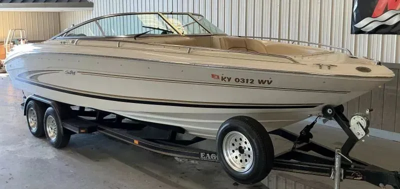 Slide: The Image of Sea Ray 230 Bow Rider 2000 - 6