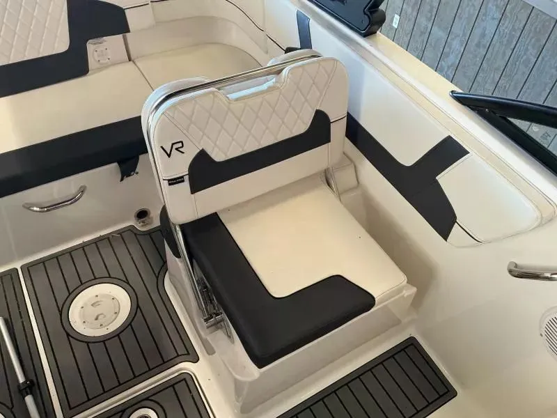 Slide: The Image of Bayliner VR5 2022 - 12