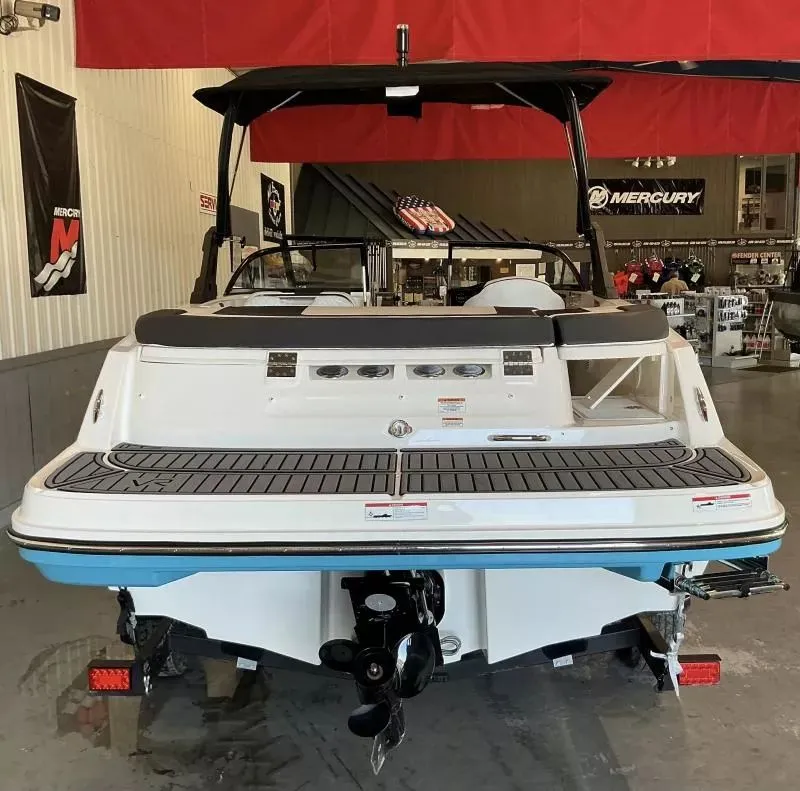 Slide: The Image of Bayliner VR5 2022 - 6