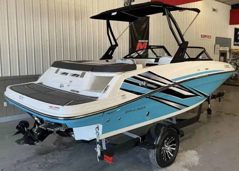 Slide: The Image of Bayliner VR5 2022 - 8