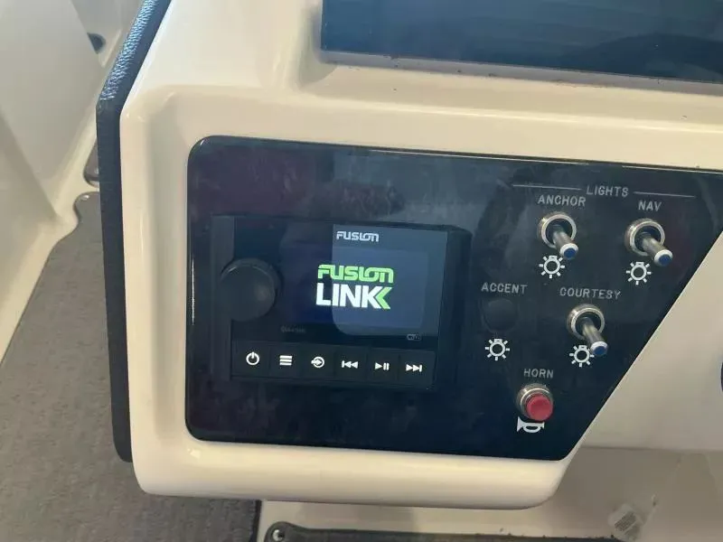 Slide: The Image of Sea Ray SPX 230 2019 - 13