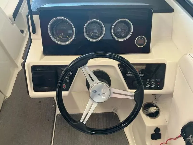 Slide: The Image of Sea Ray SPX 230 2019 - 16