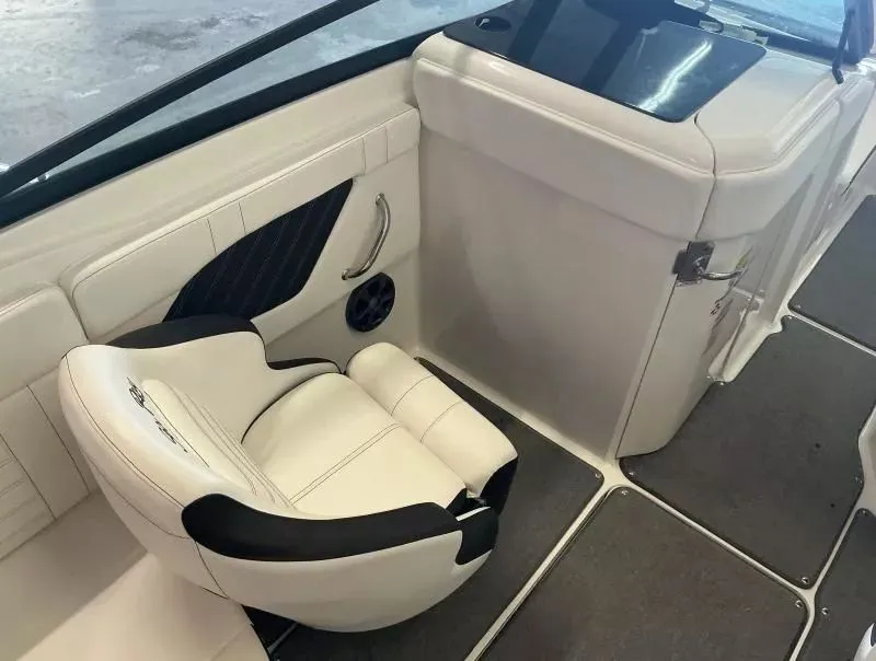 Slide: The Image of Sea Ray SPX 230 2019 - 18