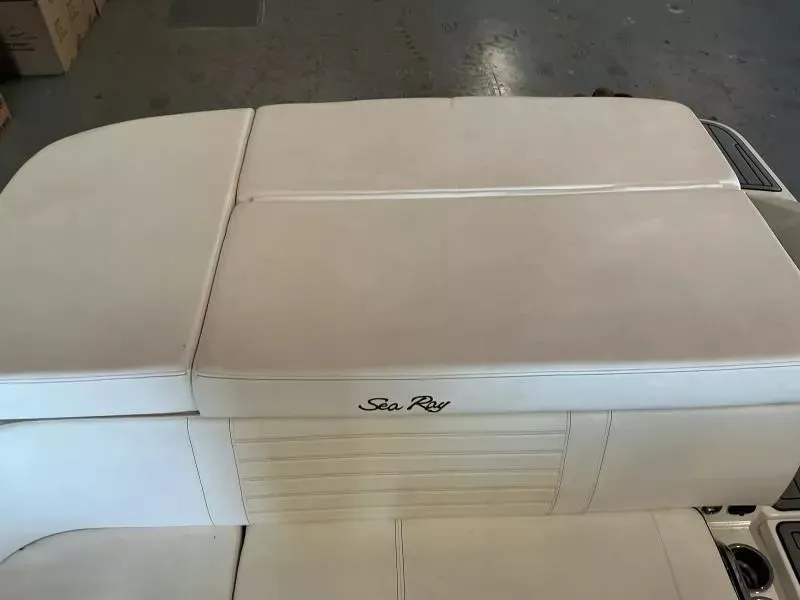 Slide: The Image of Sea Ray SPX 230 2019 - 8