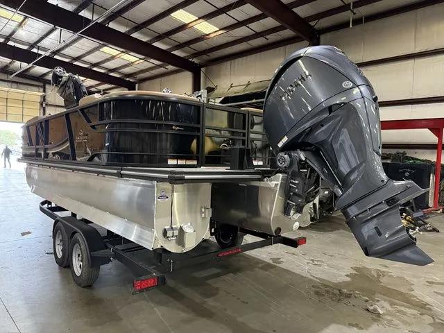 Slide: The Image of SunCatcher Diamond Elite 324RC W/Yamaha 300 No Trailer 2026 - 5