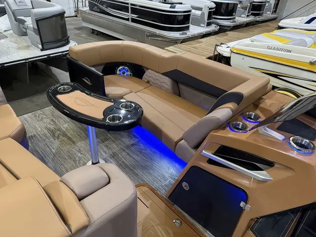 Slide: The Image of SunCatcher Diamond Elite 324RC W/Yamaha 300 No Trailer 2026 - 7