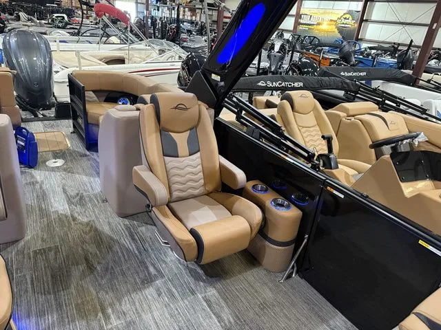 Slide: The Image of SunCatcher Diamond Elite 324RC W/Yamaha 300 No Trailer 2026 - 9