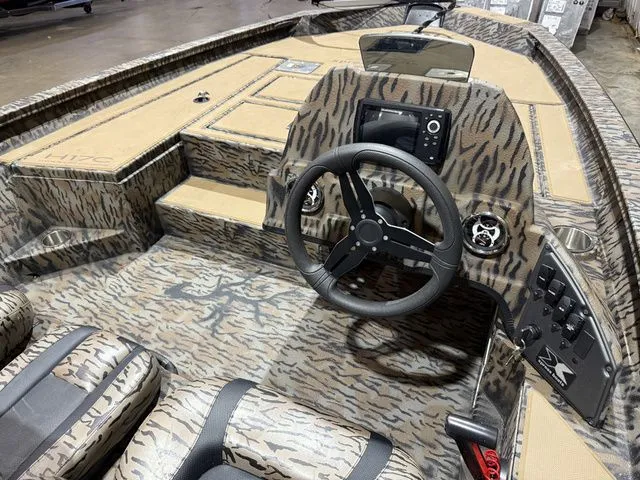 Slide: The Image of Xpress H17C W/Yamaha 90 "SHO" 2024 - 10