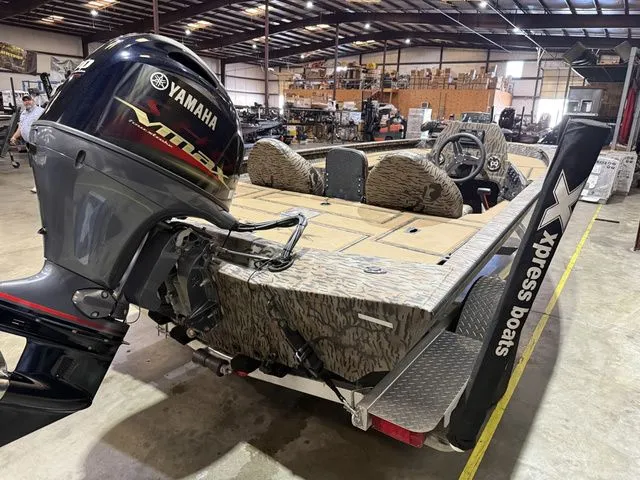 Slide: The Image of Xpress H17C W/Yamaha 90 "SHO" 2024 - 4