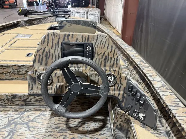 Slide: The Image of Xpress H17C W/Yamaha 90 "SHO" 2024 - 9