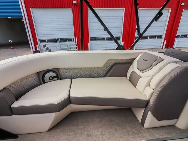 Slide: The Image of Alera M 25L 2026 - 12