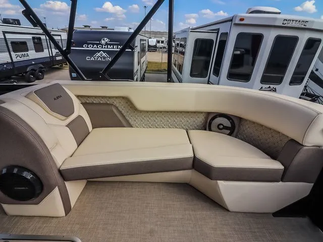 Slide: The Image of Alera M 25L 2026 - 13